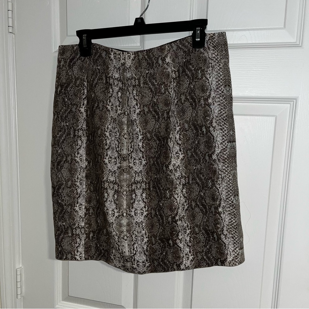 Worth 100% linen Elegant Snake animal Print Pencil Skirt size 10 gray black